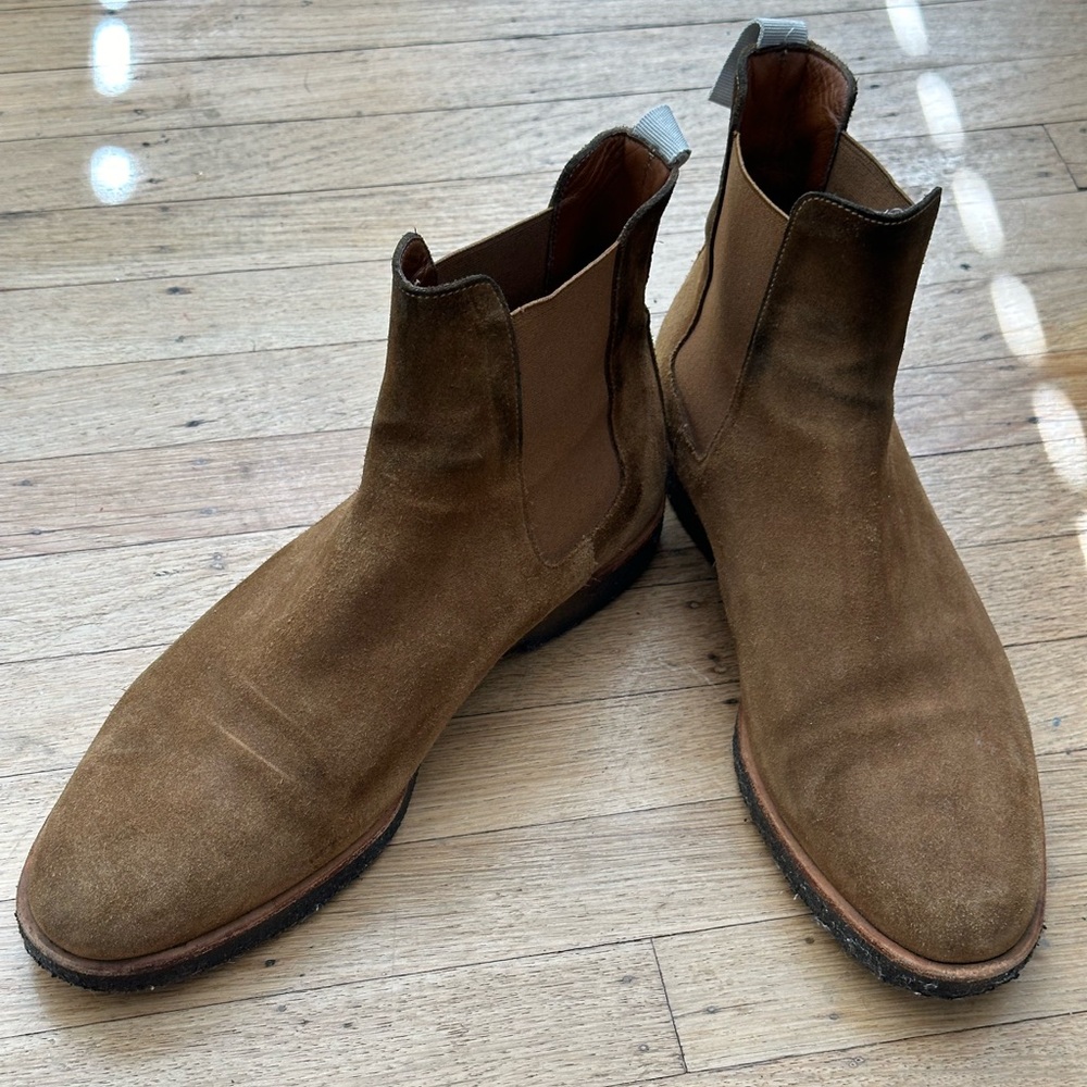 COMMON PROJECTS. Men’s Suede Chelsea Boots. Beige color. Size US 10.